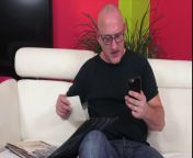 Лысый дядя уломал племянницу на секс